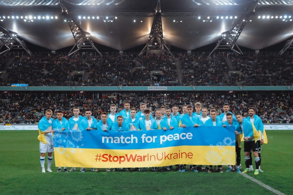Футбол зі зброєю в руках. Хто і як з українського футбольного світу допомагає Україні під час війни 1 Благодійні матчі «Динамо Київ»